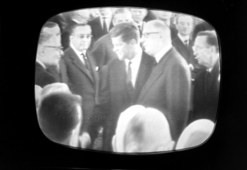 Bezoek van John F Kennedy aan Parijs (opname van televisie), Bestanddeelnr 912-5419