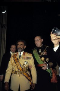 Bezoek van koningin Juliana, prins Bernhard, prinses Beatrix en prins Claus aan , Bestanddeelnr 254-8311