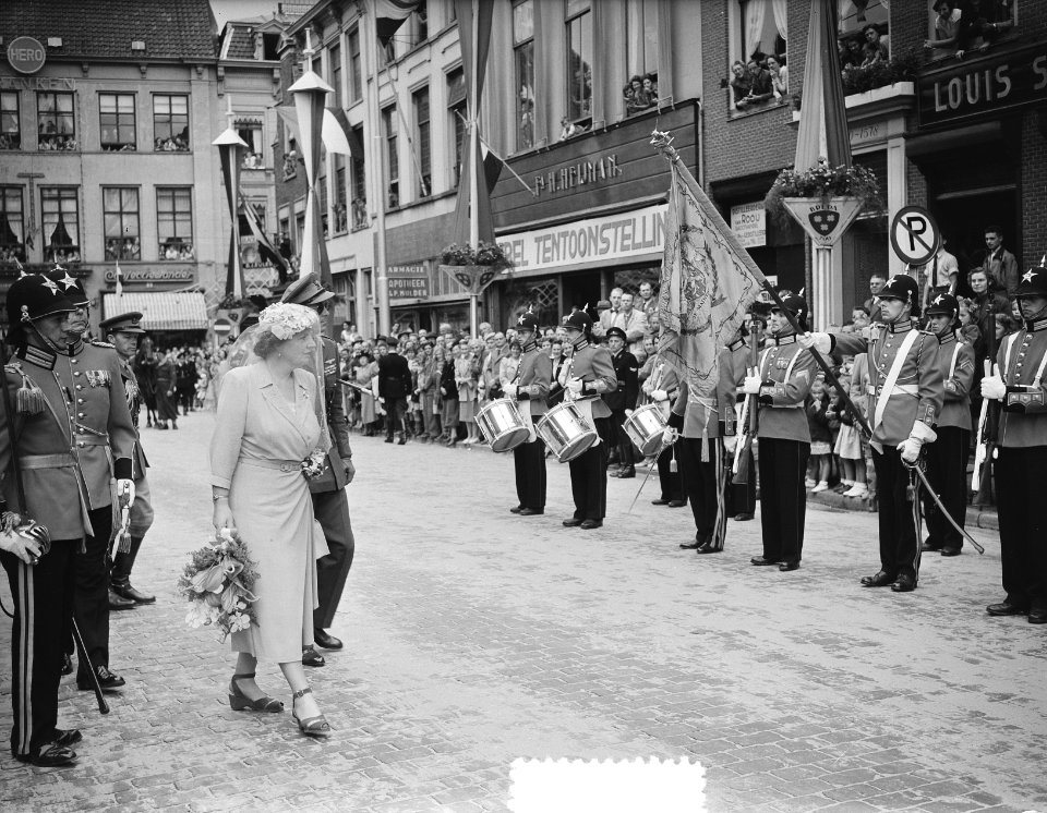 Bezoek Koningin Juliana aan jubilerend Breda, Bestanddeelnr 905-2218