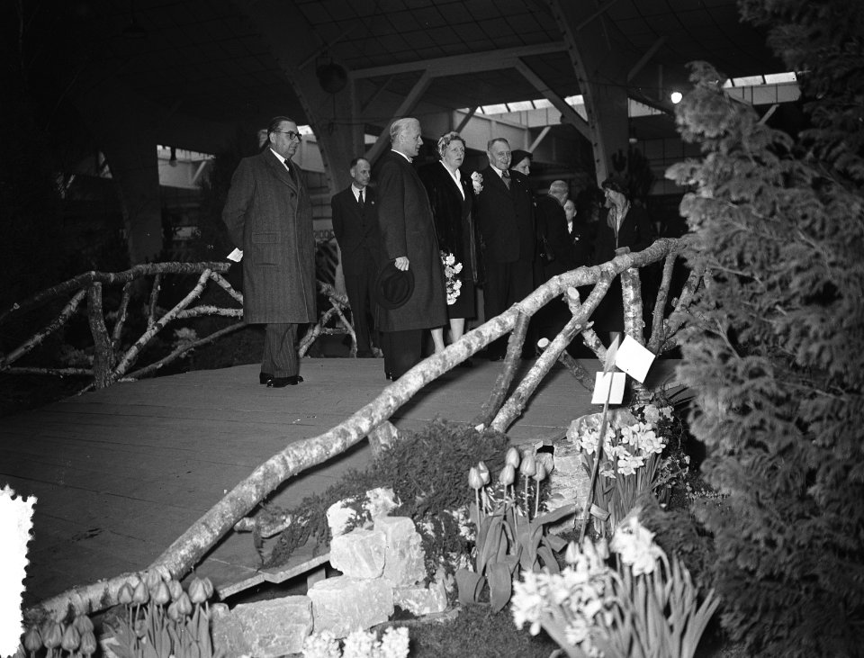 Bezoek koningin Juliana aan de Amstelflora in de RAI, Bestanddeelnr 906-3570