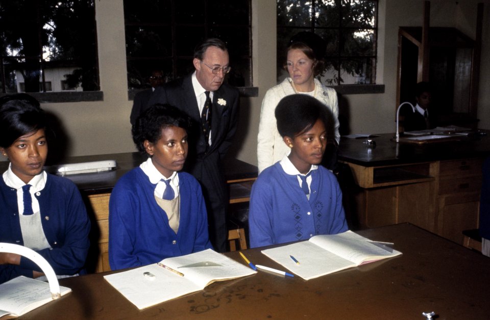 Bezoek Koningin Juliana , Pr. Bernhard , Pr. Beatrix Pr. Claus aan Ethiopie Kon, Bestanddeelnr 254-8371