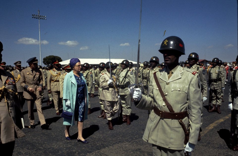Bezoek Koningin Juliana , Pr. Bernhard , Pr. Beatrix Pr. Claus aan Ethiopie Kon, Bestanddeelnr 254-8356