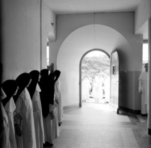 Bezoek van koningin Juliana aan het San Pedro Ziekenhuis in Oranjestad op Aruba, Bestanddeelnr 252-3914