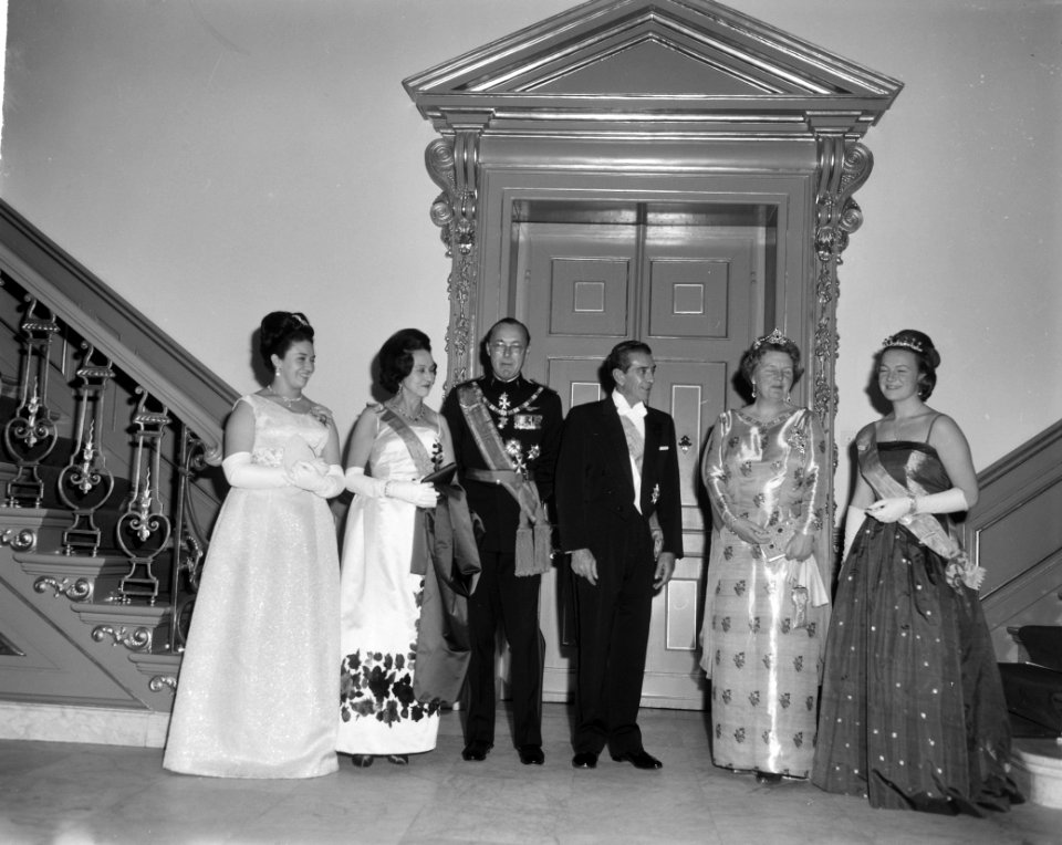 Bezoek President van Mexico President Lopez De hoge gasten in avondtoilet gepo, Bestanddeelnr 915-0035