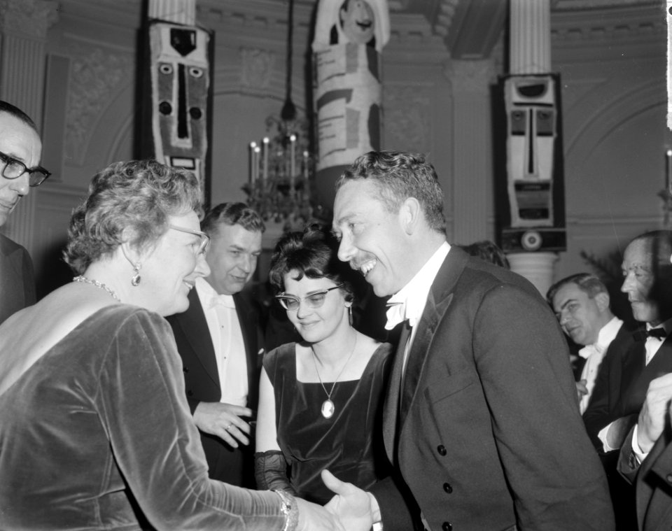 Bezoek van koningin Juliana aan gala-avond Europa en het Boek in het Concertge, Bestanddeelnr 914-9797