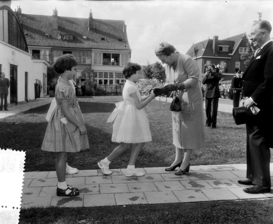Bezoek van koningin Juliana aan Delft, bezoek bij Oude Delft, Bestanddeelnr 907-3509
