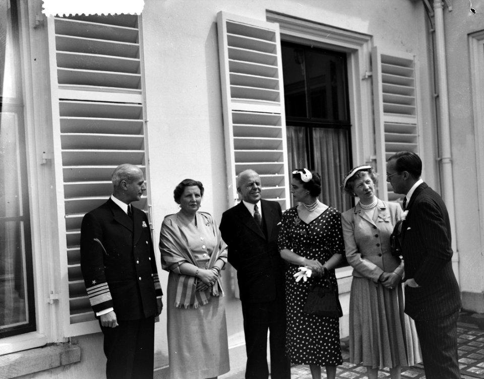 Bezoek van de Amerikaanse admiraal Jerauld Wright aan koningin Juliana en prins , Bestanddeelnr 906-5717