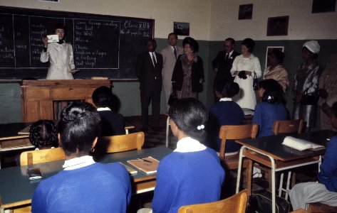 Bezoek Koningin Juliana , Pr. Bernhard , Pr. Beatrix Pr. Claus aan Ethiopie Kon, Bestanddeelnr 254-8372
