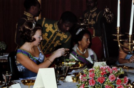 Bezoek Koningin Juliana , Pr. Bernhard , Pr. Beatrix Pr. Claus aan Ethiopie Gal, Bestanddeelnr 254-8294