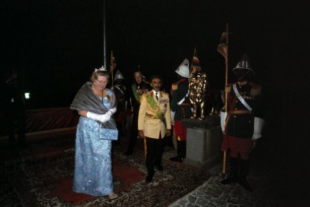 Bezoek Koningin Juliana , Pr. Bernhard , Pr. Beatrix Pr. Claus aan Ethiopie Gal, Bestanddeelnr 254-8291