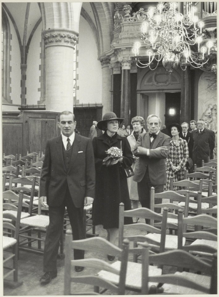 Bezoek van Koningin Beatrix, vol aandacht voor de renovatiewerkzaamheden in de Grote of St. Bavokerk. NL-HlmNHA 54013936
