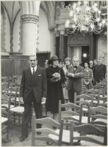 Bezoek van Koningin Beatrix, vol aandacht voor de renovatiewerkzaamheden in de Grote of St. Bavokerk. NL-HlmNHA 54013936
