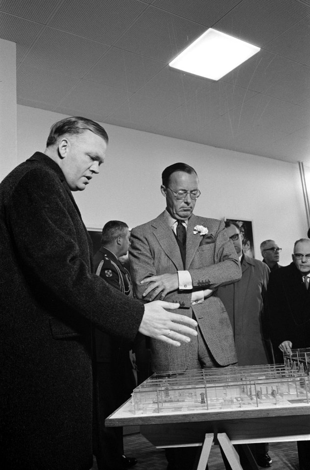 Bezoek Prins Bernhard aan Zeeland fabriek van Smit en Bolnes te Zierikzee, Bestanddeelnr 913-7502
