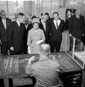 Bezoek van het Thailandse koningspaar aan Philips, rondga door de fabriek, Bestanddeelnr 911-7129