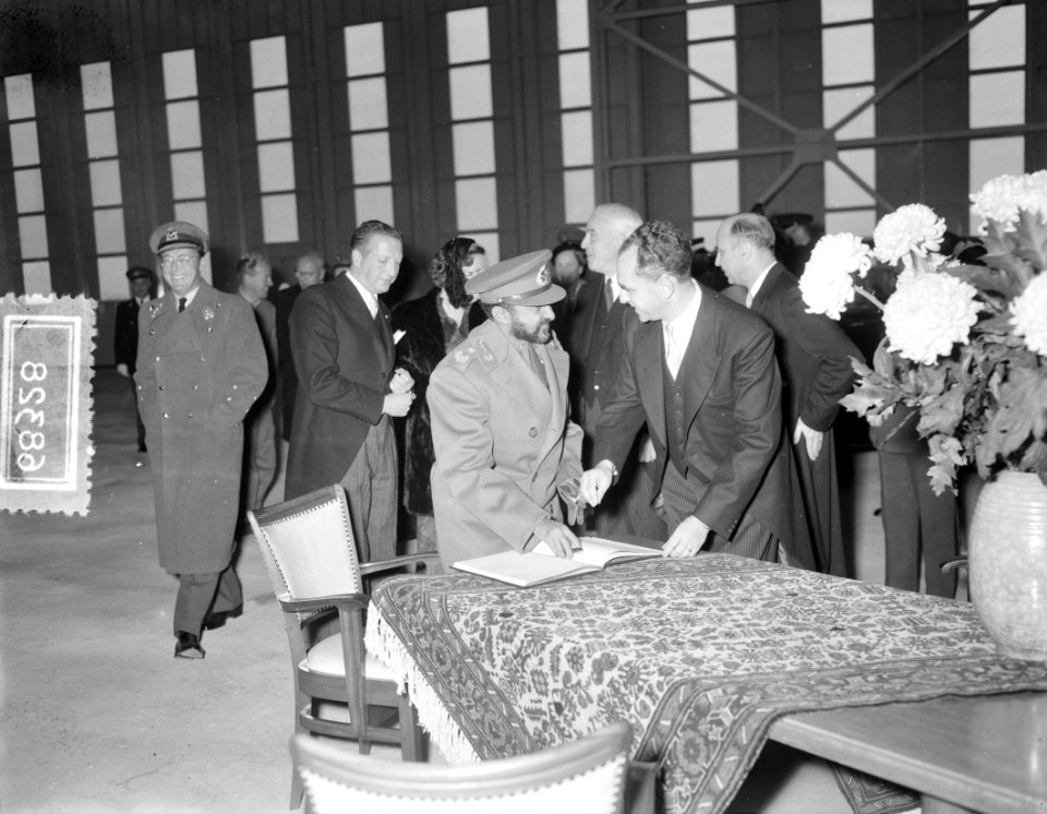Bezoek Schiphol van Keizer Haile Selassie van Ethiopië, Bestanddeelnr 906-8328