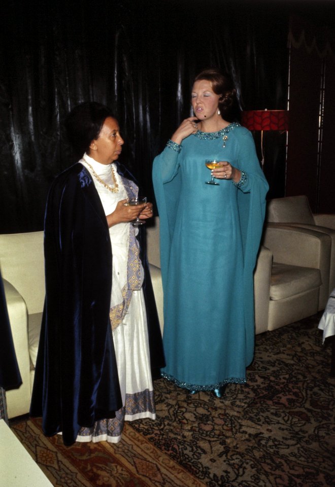 Bezoek van koningin Juliana, prins Bernhard, prinses Beatrix en prins Claus aan , Bestanddeelnr 254-8314