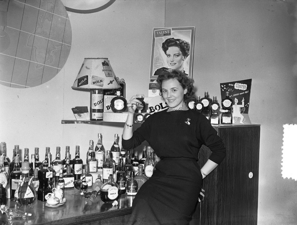 Bezoek Schoonheidskoningin bij Lucas Bols, Bestanddeelnr 905-5850
