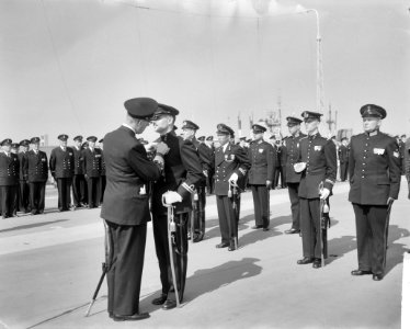 Bevelhebber Zeestrijdkrachten Vice-admiraal A H J van der Schalte Olivier ond, Bestanddeelnr 915-0636