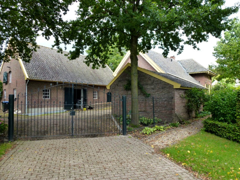 Beuningen (Gld) boerderij Tempelstraat 2 schuur met woning