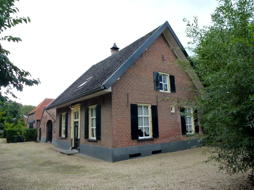 Beuningen (Gld) boerderijcomplex Tempelstraat 12 GM woning met GM voorste schuur