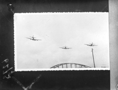 Bevrijdingsbeelden- Voedseldroppings boven Nederland, Bestanddeelnr 900-6272