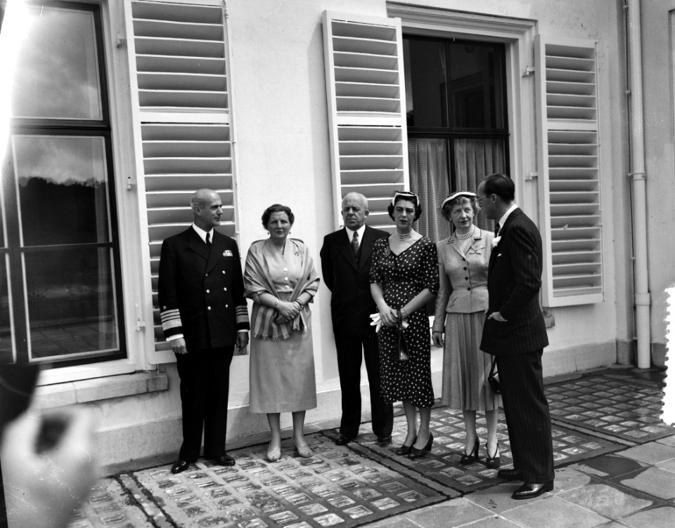 Bezoek van de Amerikaanse admiraal Jerauld Wright aan koningin Juliana en prins , Bestanddeelnr 906-5718