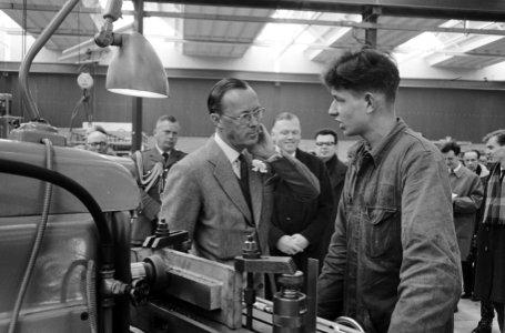 Bezoek Prins Bernhard aan Zeeland fabriek van Smit en Bolnes te Zierikzee, Bestanddeelnr 913-7509