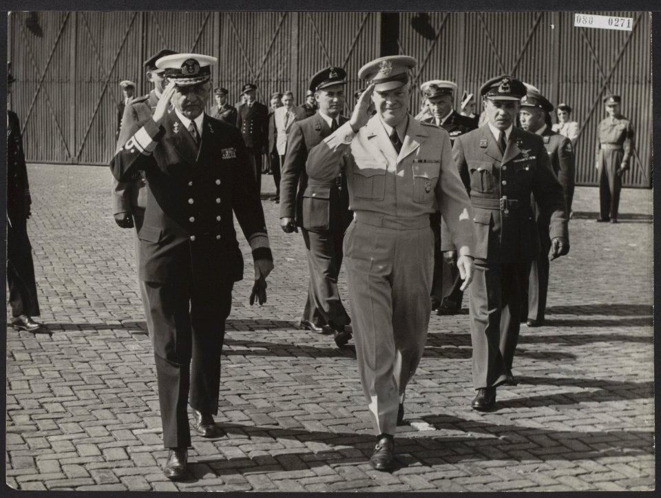 Bevelhebbers, erewachten, inspecties, Eisenhower D, Holthe EJ v, Bestanddeelnr 080-0271