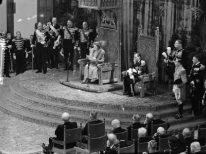 Bevestiging Statuut van het Koninkrijk door koningin Juliana in de Ridderzaal te, Bestanddeelnr 906-8937