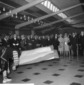 Bezoek van het Thailandse koningspaar aan Philips, rondga door de fabriek, Bestanddeelnr 911-7133