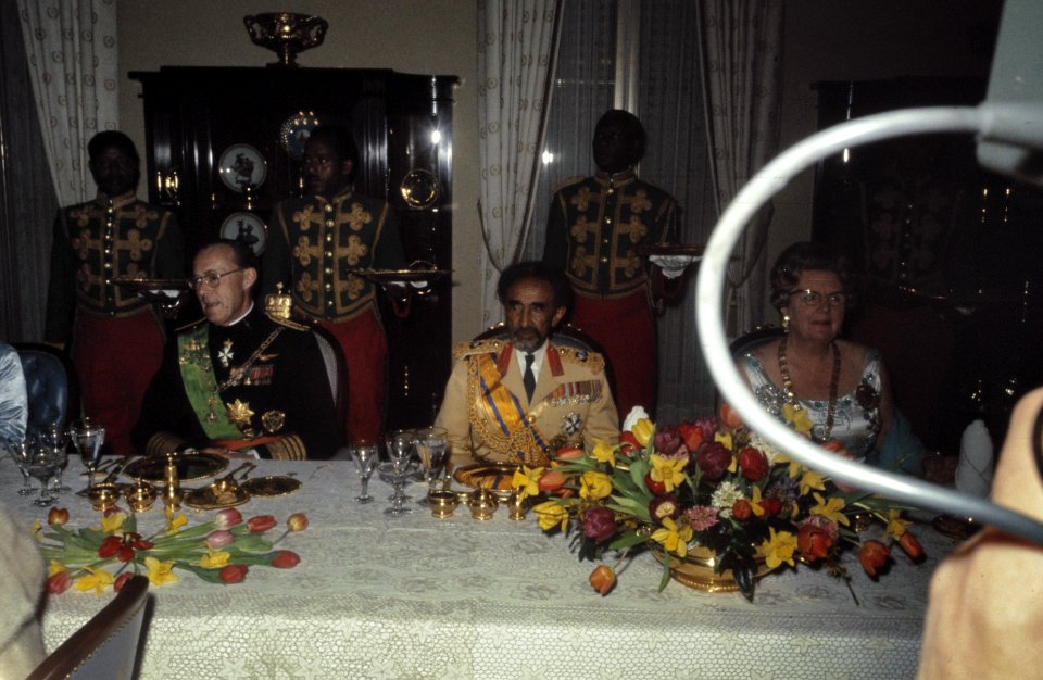 Bezoek van koningin Juliana, prins Bernhard, prinses Beatrix en prins Claus aan , Bestanddeelnr 254-8315