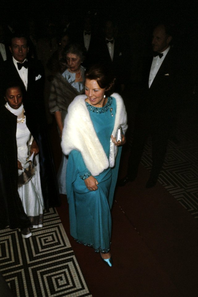 Bezoek van koningin Juliana, prins Bernhard, prinses Beatrix en prins Claus aan , Bestanddeelnr 254-8312