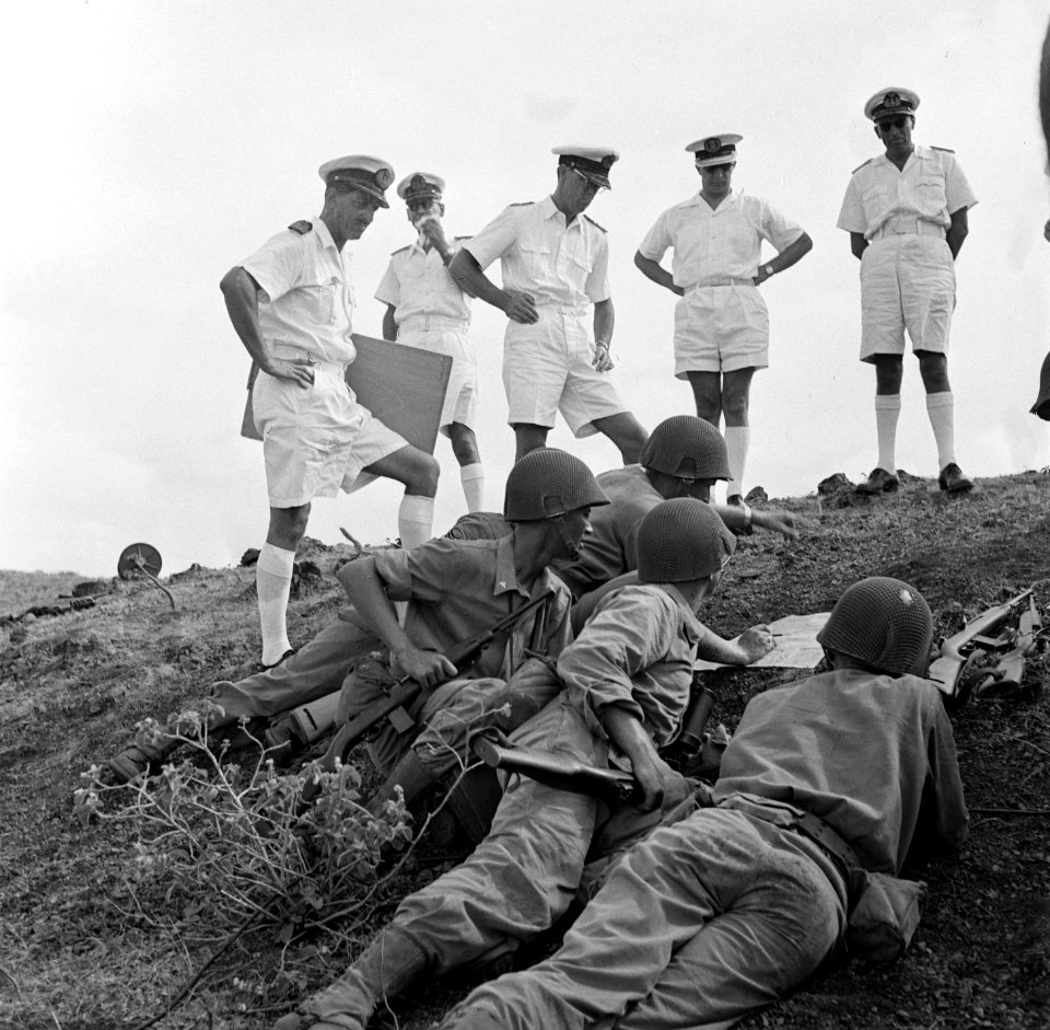 Bezoek Prins Bernhard aan Nederlandse Antillen , militaire oefening, Bestanddeelnr 905-8930