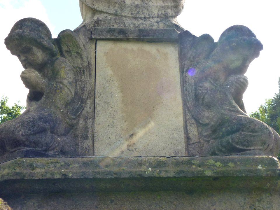 Beuningen (Gld) H.Hartbeeld, sokkel (04)