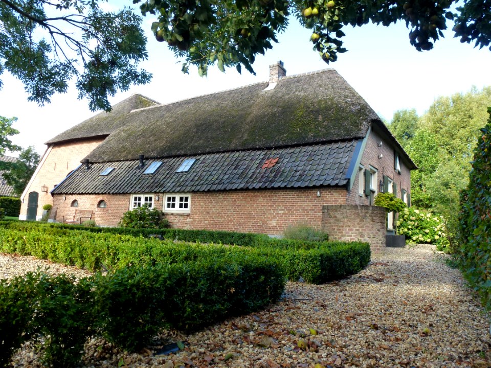 Beuningen (Gld) boerderij Oude Reekstraat 2 met put