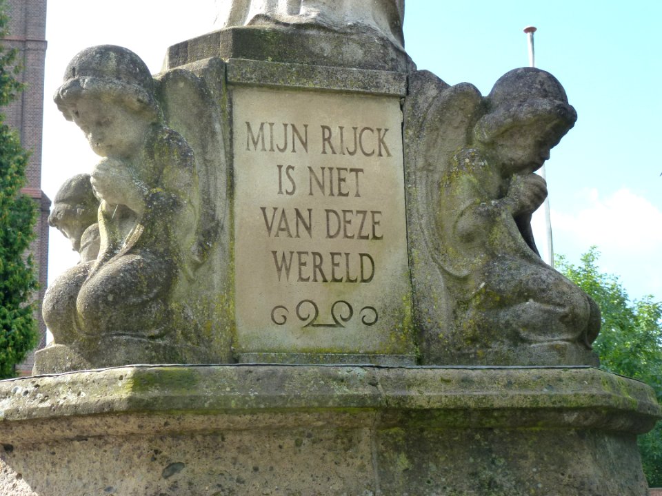 Beuningen (Gld) H.Hartbeeld, sokkel (03)