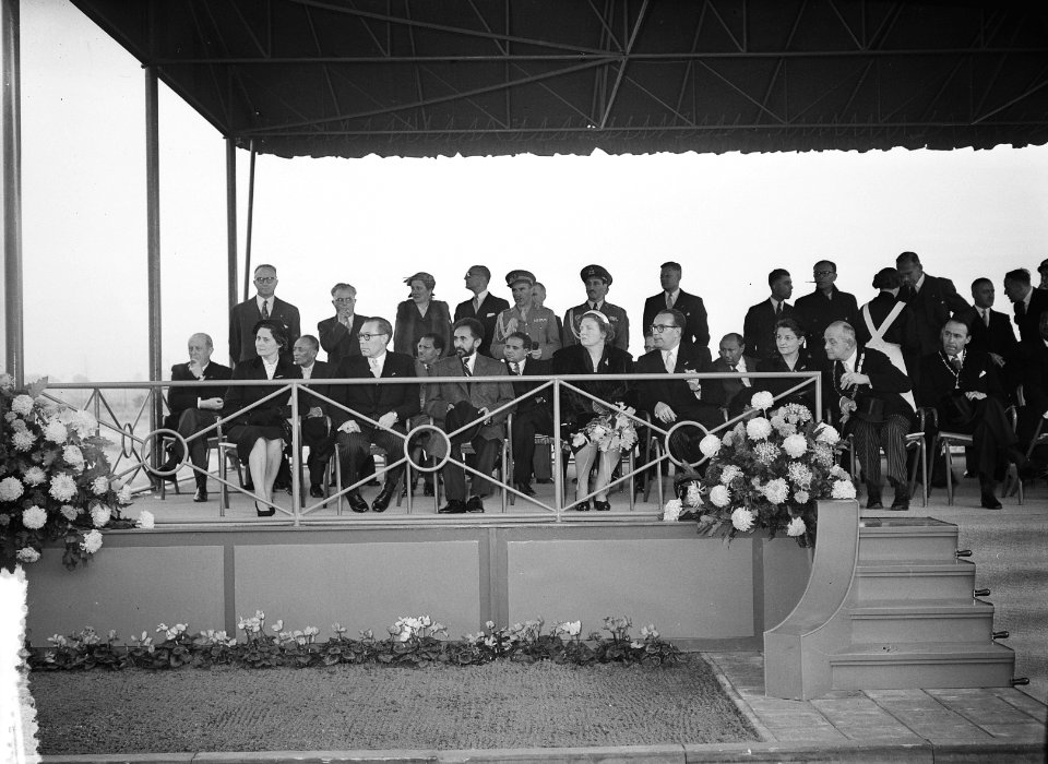 Bezoek van koningin Juliana, prins Bernhard en keizer Haile Selassie aan de DAF , Bestanddeelnr 906-8295