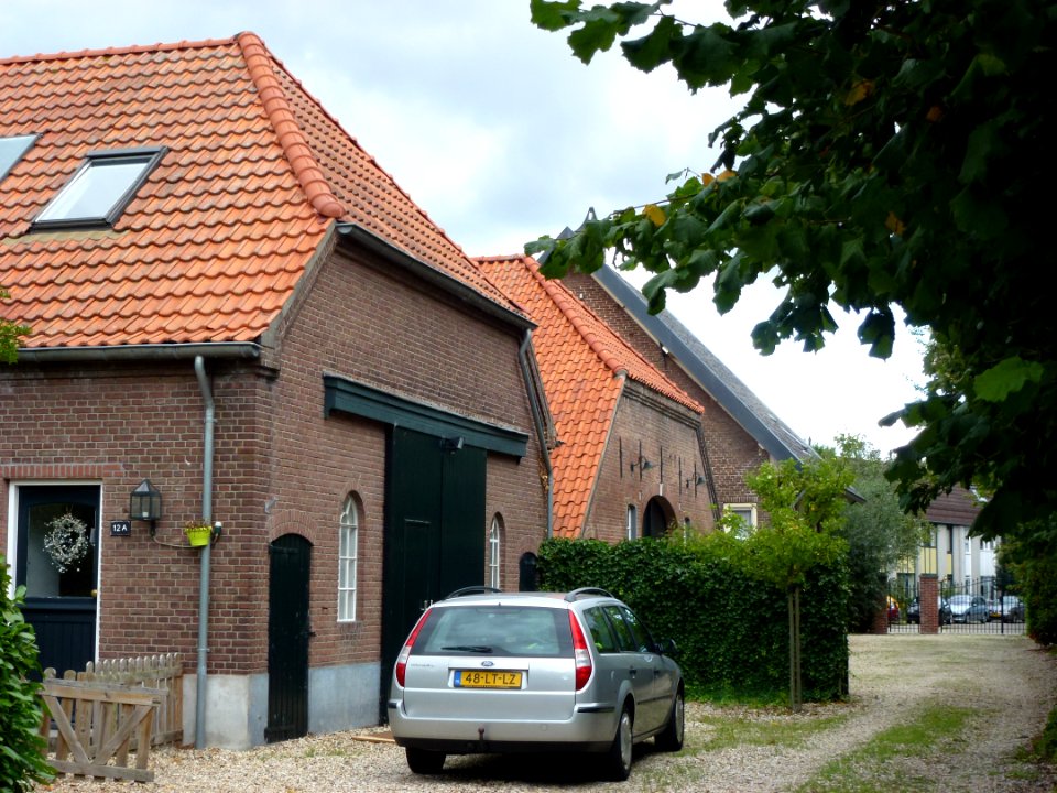 Beuningen (Gld) boerderijcomplex Tempelstraat 12 (vooraan 12a geen GM)