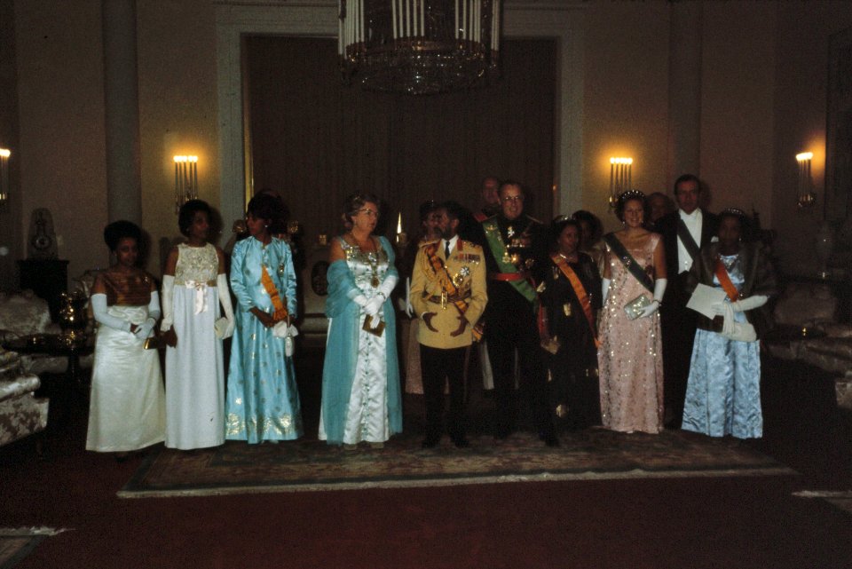 Bezoek van koningin Juliana, prins Bernhard, prinses Beatrix en prins Claus aan , Bestanddeelnr 254-8310