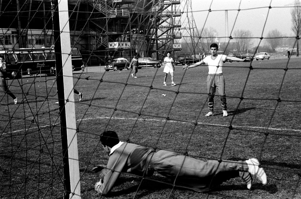 Benfica traint op bijvelden Feijenoord, Bestanddeelnr 915-0215