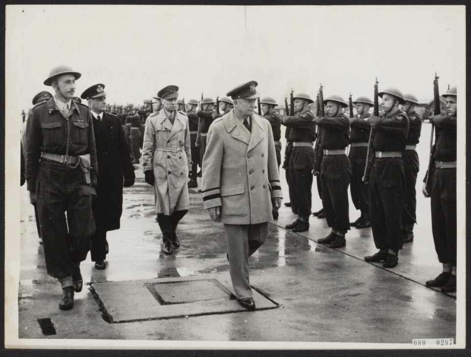 Bevelhebbers, erewachten, inspecties, Eisenhower D, Holthe EJ v, Hasselman B, Bestanddeelnr 080-0287
