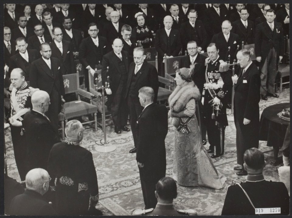 Bevetiging van het Statuut van het Koninkrijk door koningin Juliana in de Ridder, Bestanddeelnr 019-1270