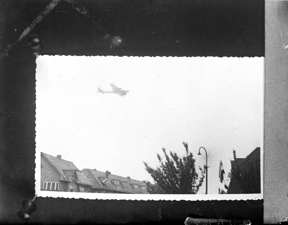 Bevrijdingsbeelden. Voedseldroppings boven Nederland, Bestanddeelnr 900-6271
