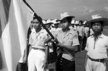 Bevolking staat aangetreden. Indonesische jongens van een jongerenorganisatie S, Bestanddeelnr 911