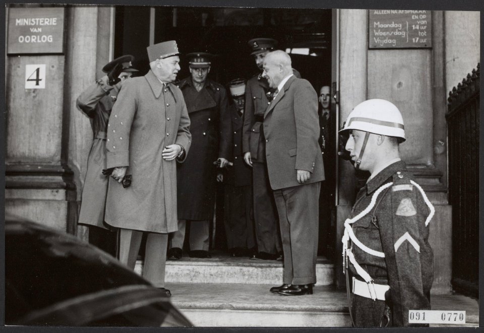 Bevelhebbers, ministers, VERTREKKEN, Hasselman,bRp, Juin, Staf, Kees, Bestanddeelnr 091-0770