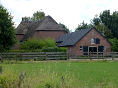 Beuningen (Gld) complex 't Rolland Hogewaldstraat 1-1a, gebouw 1a (+1b ervoor)