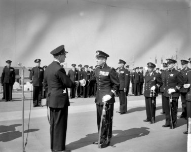 Bevelhebber Zeestrijdkrachten Vice-admiraal A H J van der Schalte Olivier ond, Bestanddeelnr 915-0631