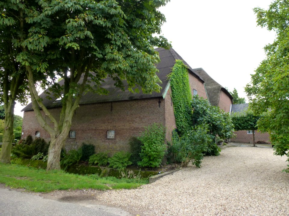 Beuningen (Gld) complex 't Rolland Hogewaldstraat 1-1a, gebouwen 1a