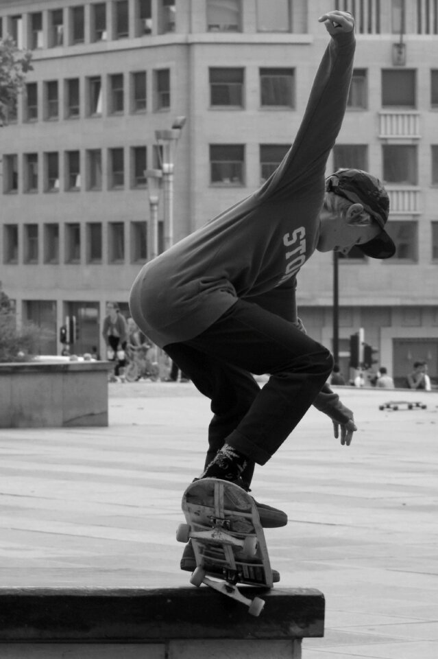 Skateboard man pet