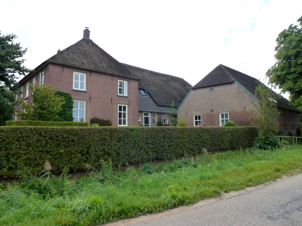 Beuningen (Gld) complex 't Rolland Hogewaldstraat 1-1a, overzicht 1 + 1a